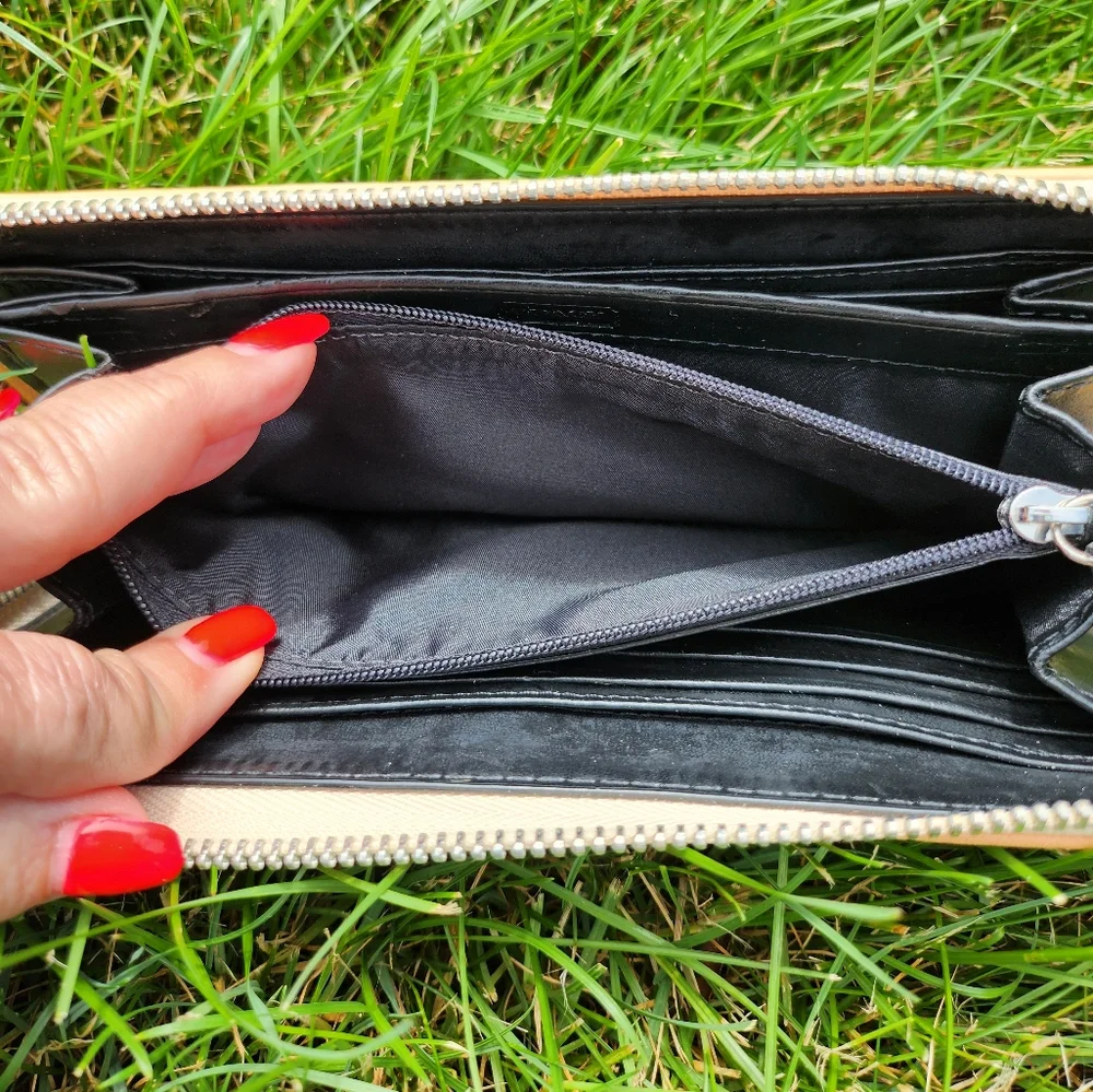 Coach Black and Tan Patent Leather Wallet - Picture 5 of 8